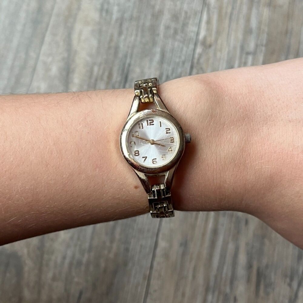 Vintage Gold Watch Women's Small Old Money Dainty Round Chain 90s Minimalist